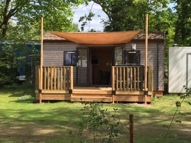 Tiny House De Wood Lodge 우트마숨 외부 사진